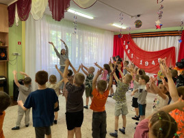 день танца день танца.